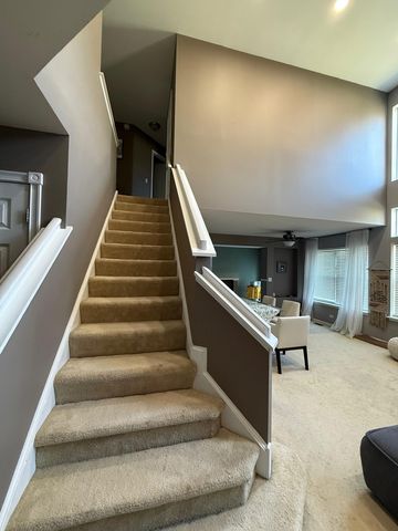 160 Crescent Lane, Schaumburg, IL 60193