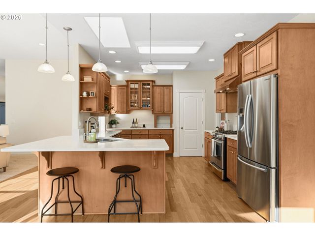 2120 ASHBURY Dr, Eugene, OR 97408