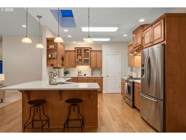 2120 ASHBURY Dr, Eugene, OR 97408