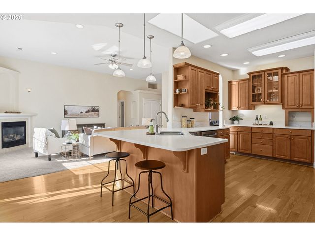 2120 ASHBURY Dr, Eugene, OR 97408