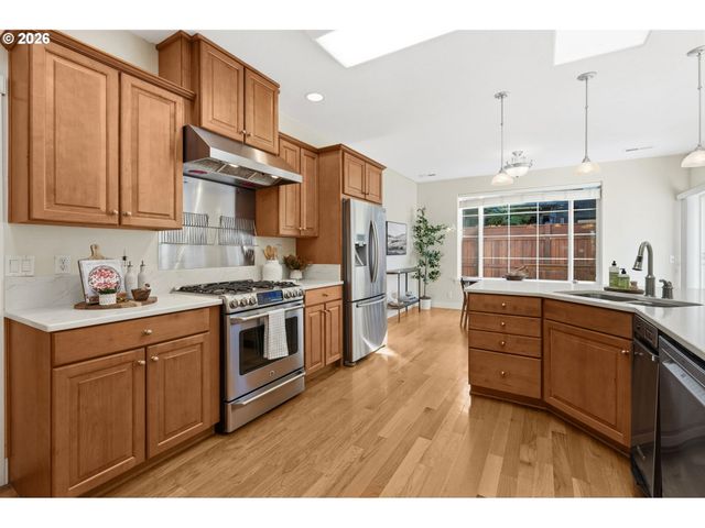 2120 ASHBURY Dr, Eugene, OR 97408