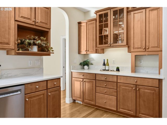 2120 ASHBURY Dr, Eugene, OR 97408