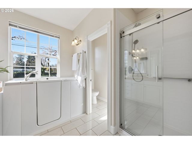 2120 ASHBURY Dr, Eugene, OR 97408