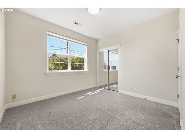 2120 ASHBURY Dr, Eugene, OR 97408