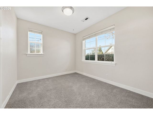 2120 ASHBURY Dr, Eugene, OR 97408