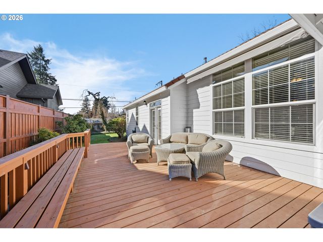 2120 ASHBURY Dr, Eugene, OR 97408