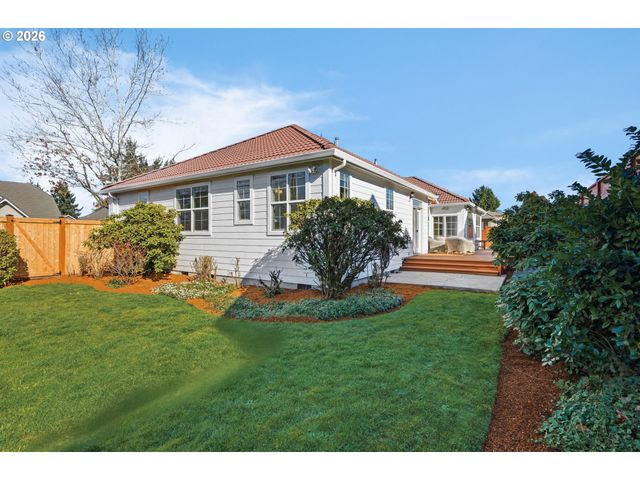 2120 ASHBURY Dr, Eugene, OR 97408