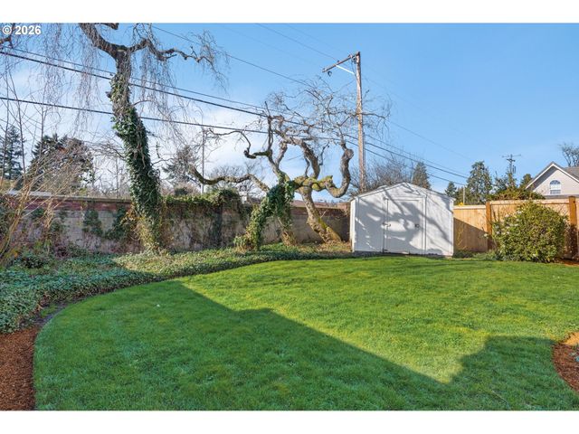 2120 ASHBURY Dr, Eugene, OR 97408