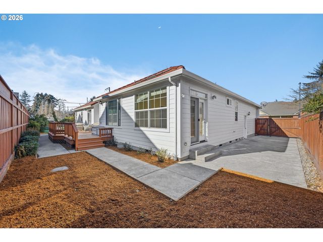 2120 ASHBURY Dr, Eugene, OR 97408