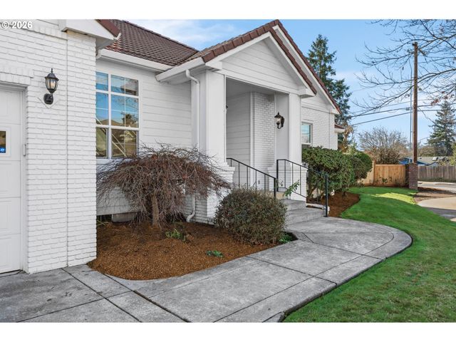 2120 ASHBURY Dr, Eugene, OR 97408