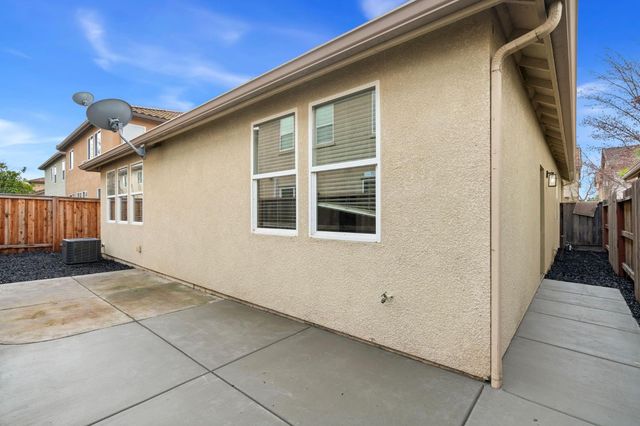 5418 Shennecock Way, Sacramento, CA 95835