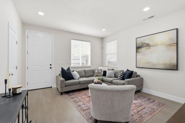 5418 Shennecock Way, Sacramento, CA 95835