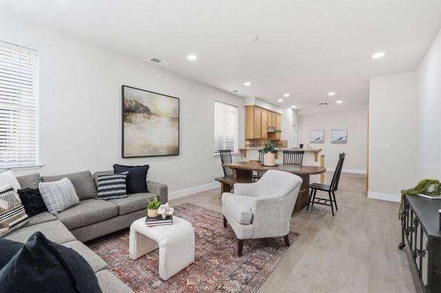 5418 Shennecock Way, Sacramento, CA 95835