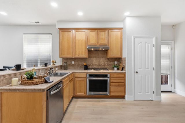 5418 Shennecock Way, Sacramento, CA 95835