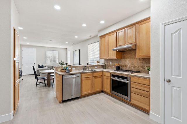 5418 Shennecock Way, Sacramento, CA 95835