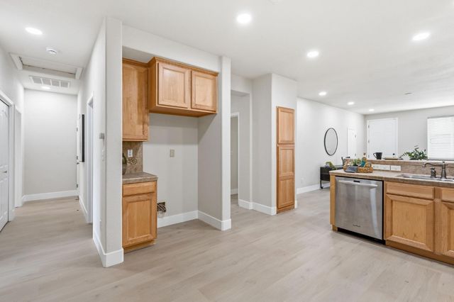 5418 Shennecock Way, Sacramento, CA 95835