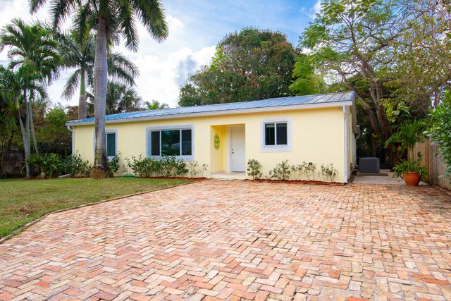 364 ORANGE Way, West Palm Beach, FL 33405