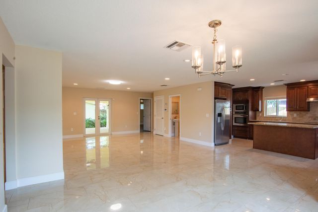 364 ORANGE Way, West Palm Beach, FL 33405