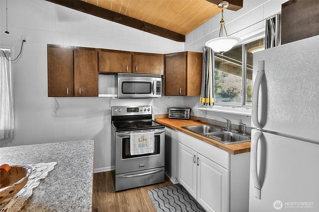 16 Oyehut Road, Hoquiam, WA 98550