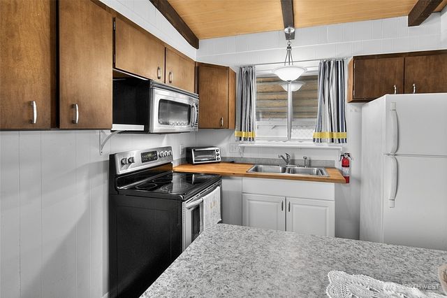 16 Oyehut Road, Hoquiam, WA 98550