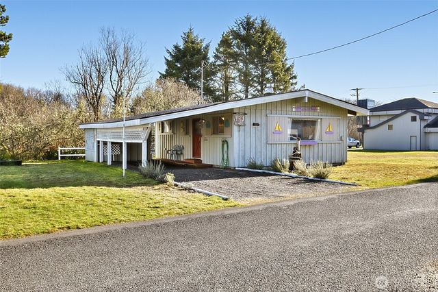 16 Oyehut Road, Hoquiam, WA 98550
