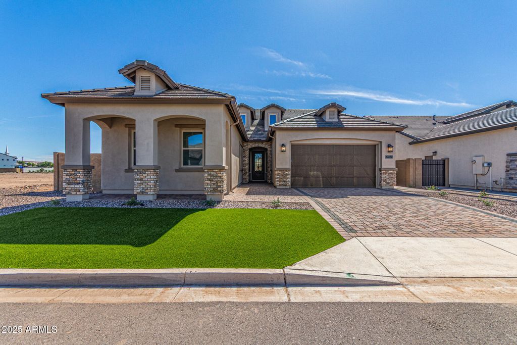 2565 E VIRGINIA Circle, Mesa, AZ 85213