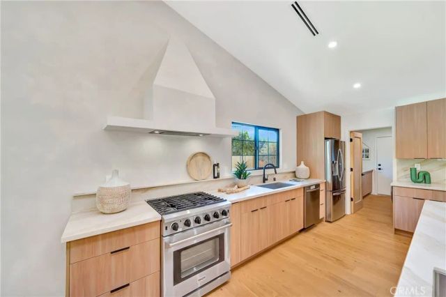 5534 Pattilar Avenue, Woodland Hills, CA 91367