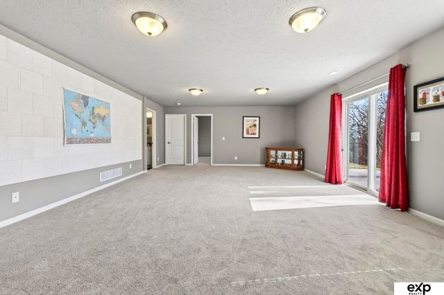 8108 S 190 Street, Omaha, NE 68136