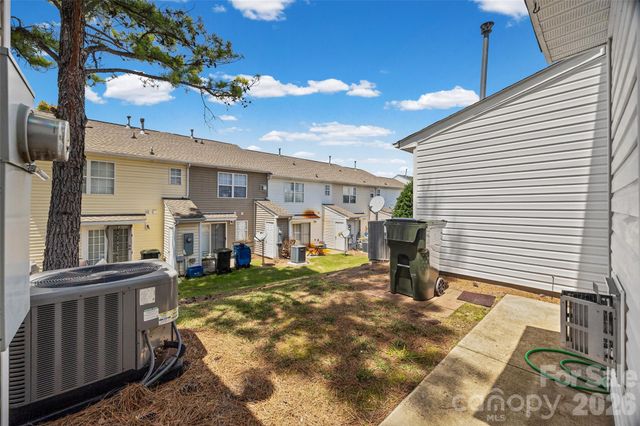 3240 Barons Court Road, Charlotte, NC 28213