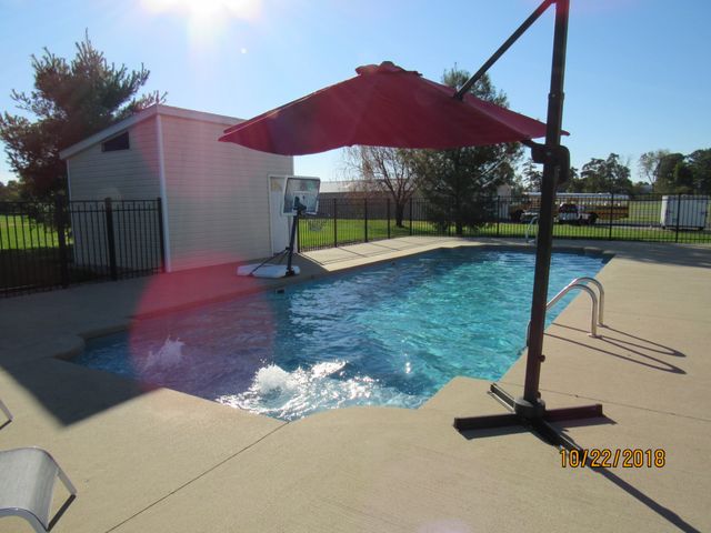 684 Matlock Rd, Bowling Green, KY 42104