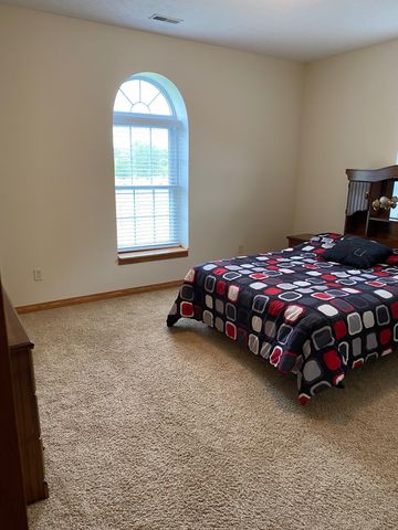 684 Matlock Rd, Bowling Green, KY 42104