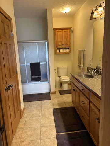 684 Matlock Rd, Bowling Green, KY 42104