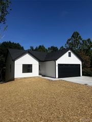 217 Red Mare Rd., Winfield, MO 63389