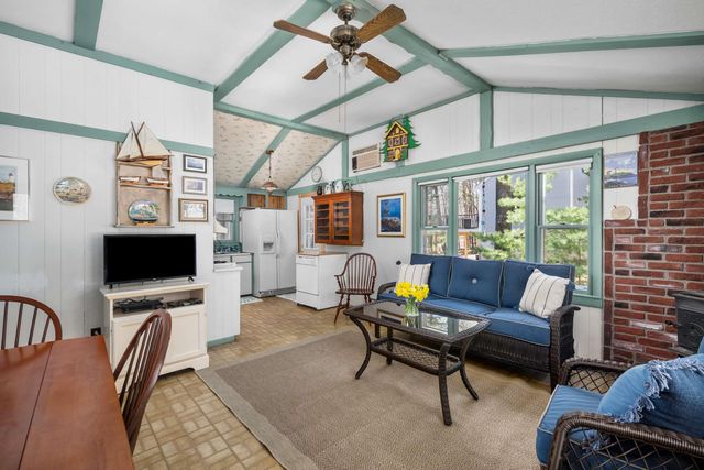 14 Beacon Street Extension, York, ME 03909