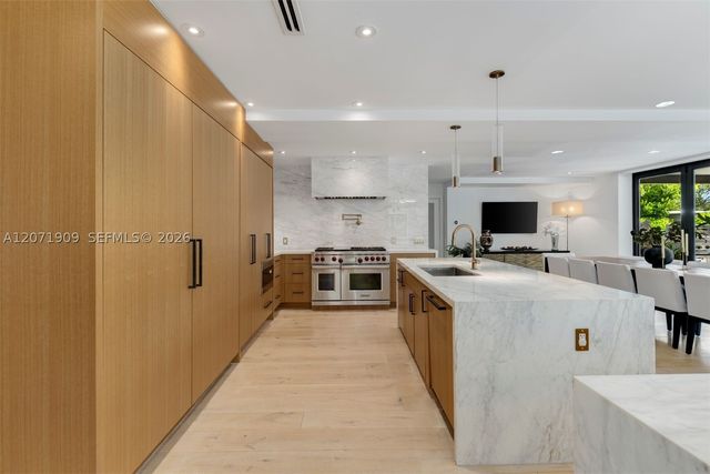 795 Lakeview Dr, Miami Beach, FL 33140
