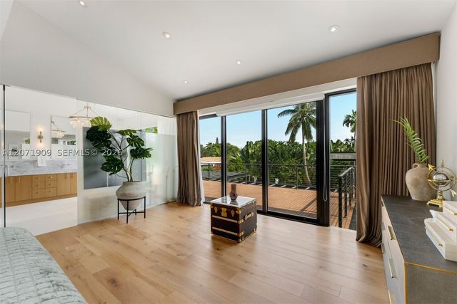 795 Lakeview Dr, Miami Beach, FL 33140