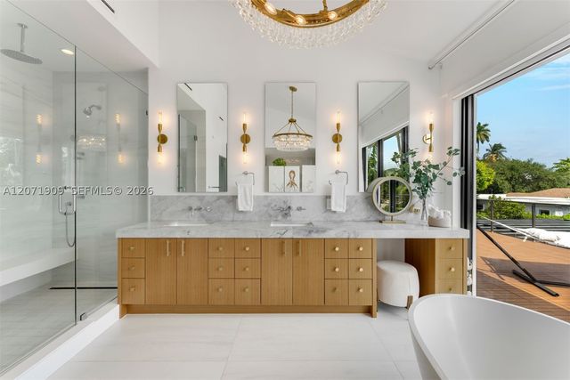 795 Lakeview Dr, Miami Beach, FL 33140