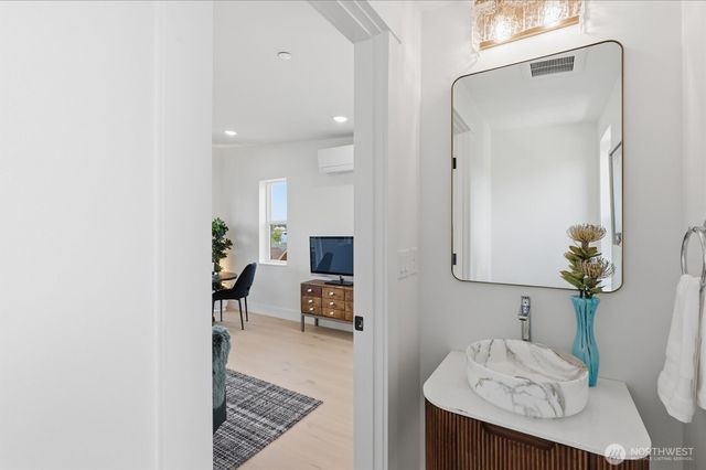 2019 Minor Avenue E, Seattle, WA 98102