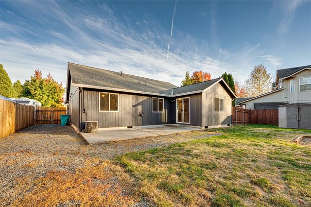 320 NW 25th Place, Battle Ground, WA 98604