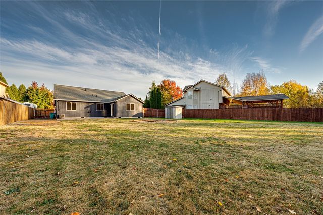 320 NW 25th Place, Battle Ground, WA 98604