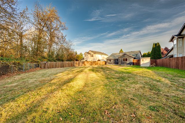 320 NW 25th Place, Battle Ground, WA 98604