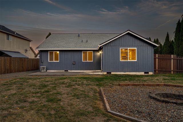 320 NW 25th Place, Battle Ground, WA 98604