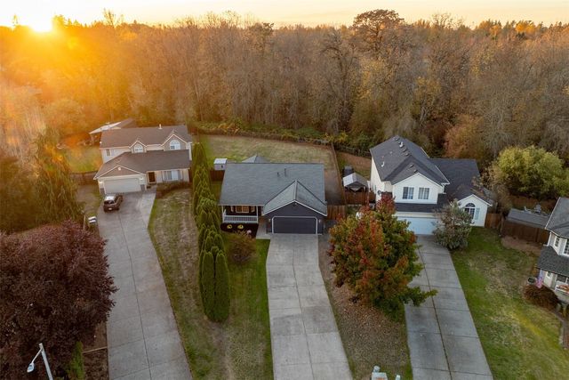 320 NW 25th Place, Battle Ground, WA 98604