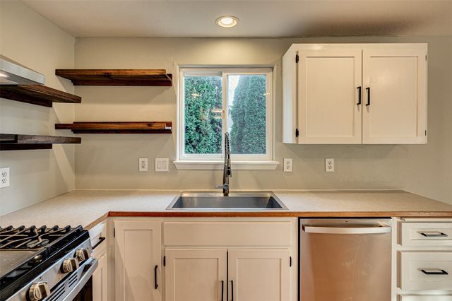 320 NW 25th Place, Battle Ground, WA 98604