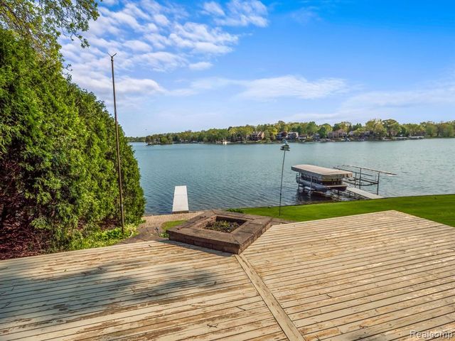 7028 Terrell Street, Waterford, MI 48329