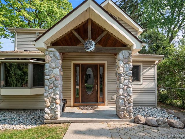 7028 Terrell Street, Waterford, MI 48329