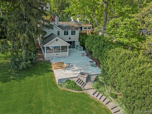 7028 Terrell Street, Waterford, MI 48329