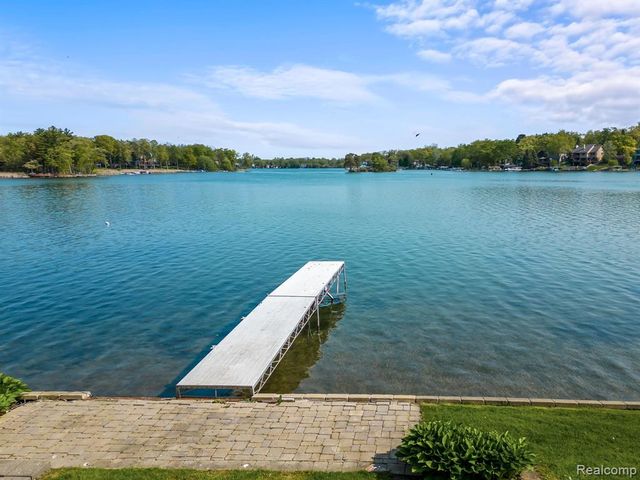 7028 Terrell Street, Waterford, MI 48329