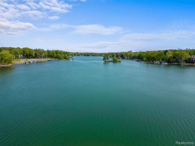 7028 Terrell Street, Waterford, MI 48329