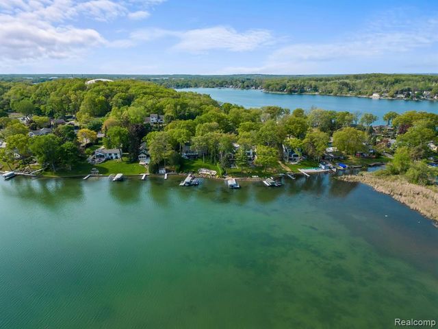 7028 Terrell Street, Waterford, MI 48329